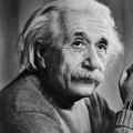 Какво се крие зад известната снимка на Алберт Айнщайн с изплезен език