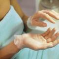 Парафинотерапия за ръце или как да си направим восъчни ръкавици
