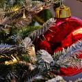 क्रिसमस के लिए क्रिसमस हॉलिडे टेबल की परंपरा के बारे में अपने बच्चे को कैसे बताएं